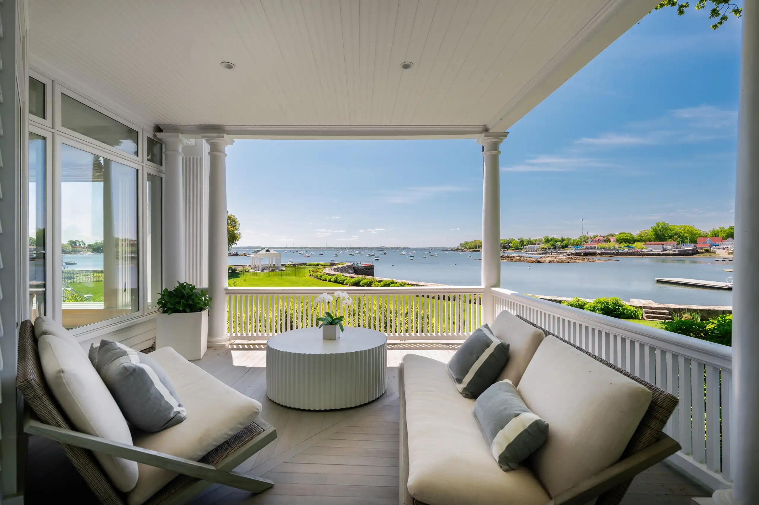 HommockExterior-Porch sitting area day-Edit