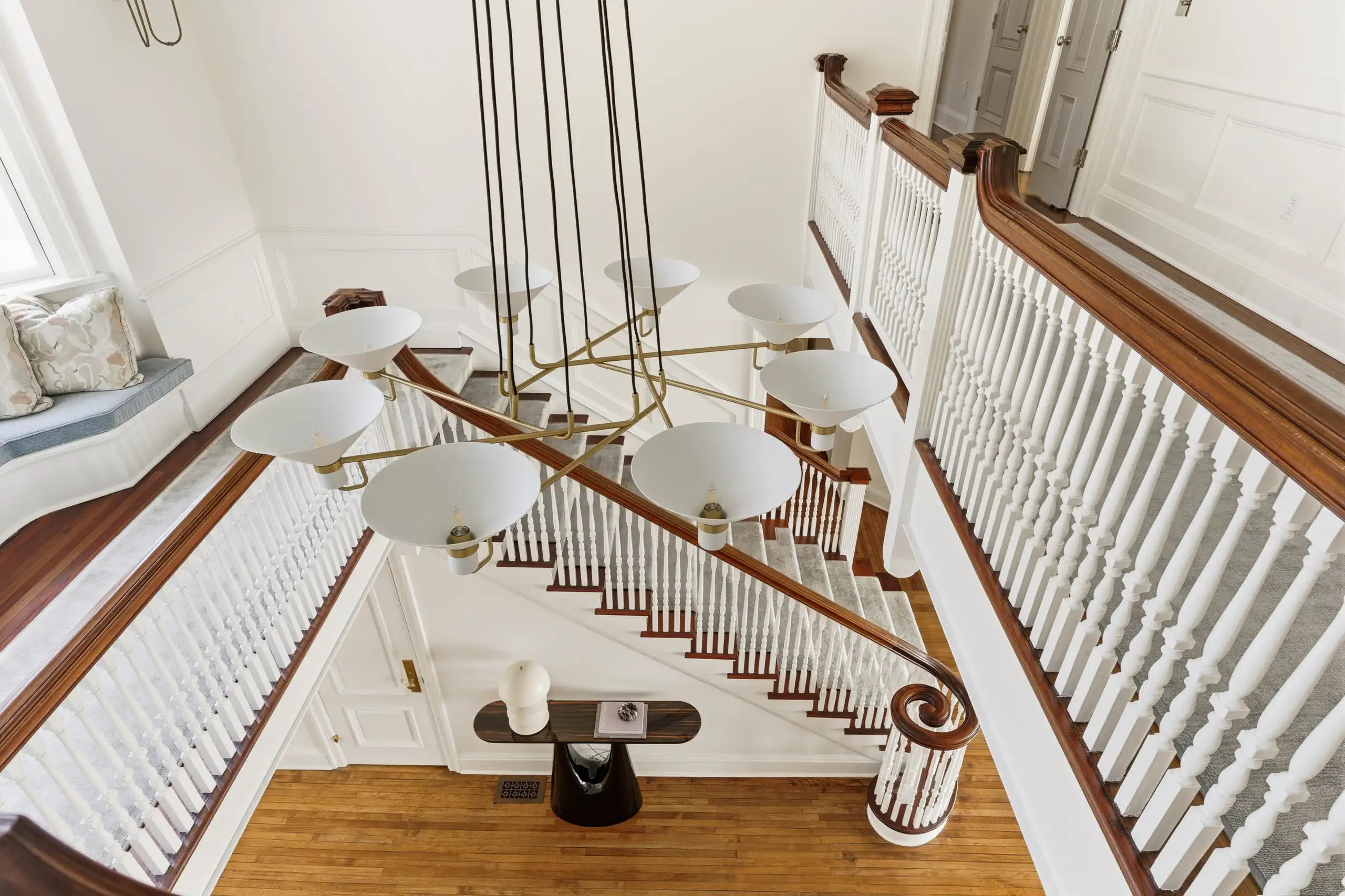 HommockInterior-11-Staircase Main Floor-06587