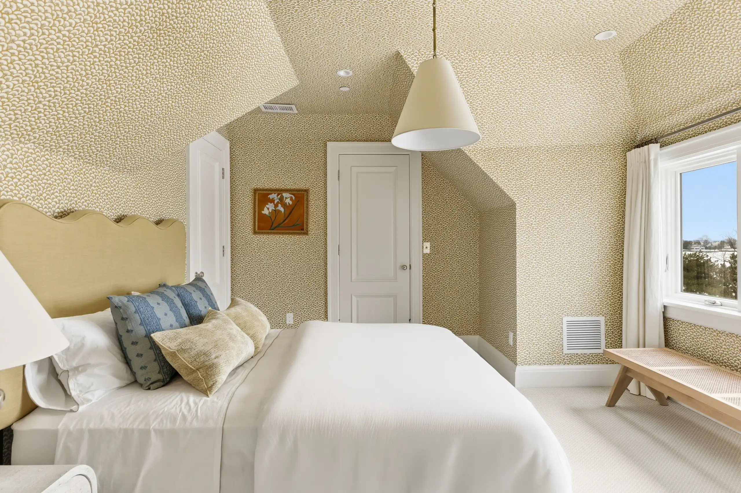 HommockInterior-25-GuestBedrooms-06312-comforter