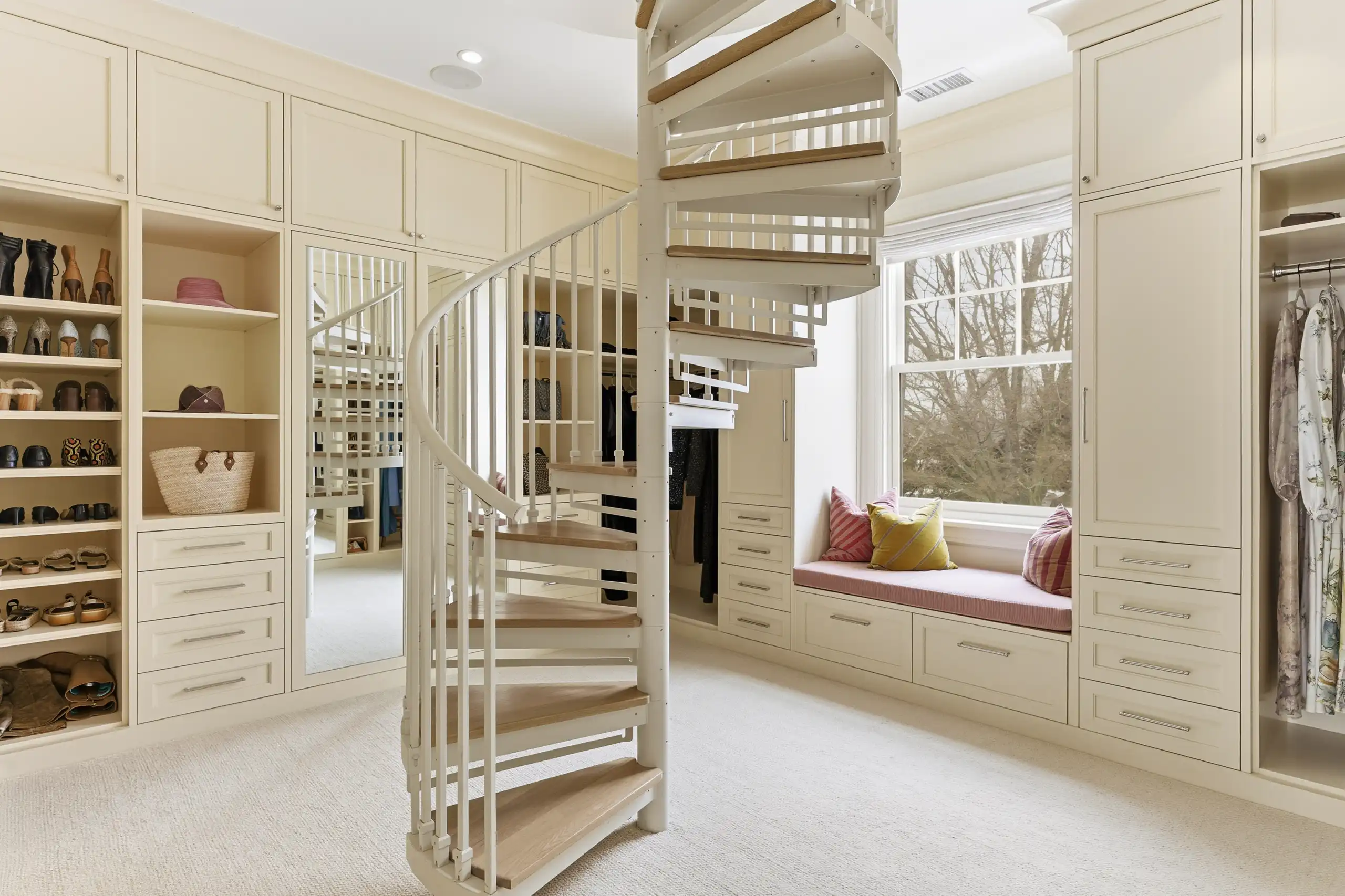 HommockInterior-31-Hannah closet Bedrooms-06185