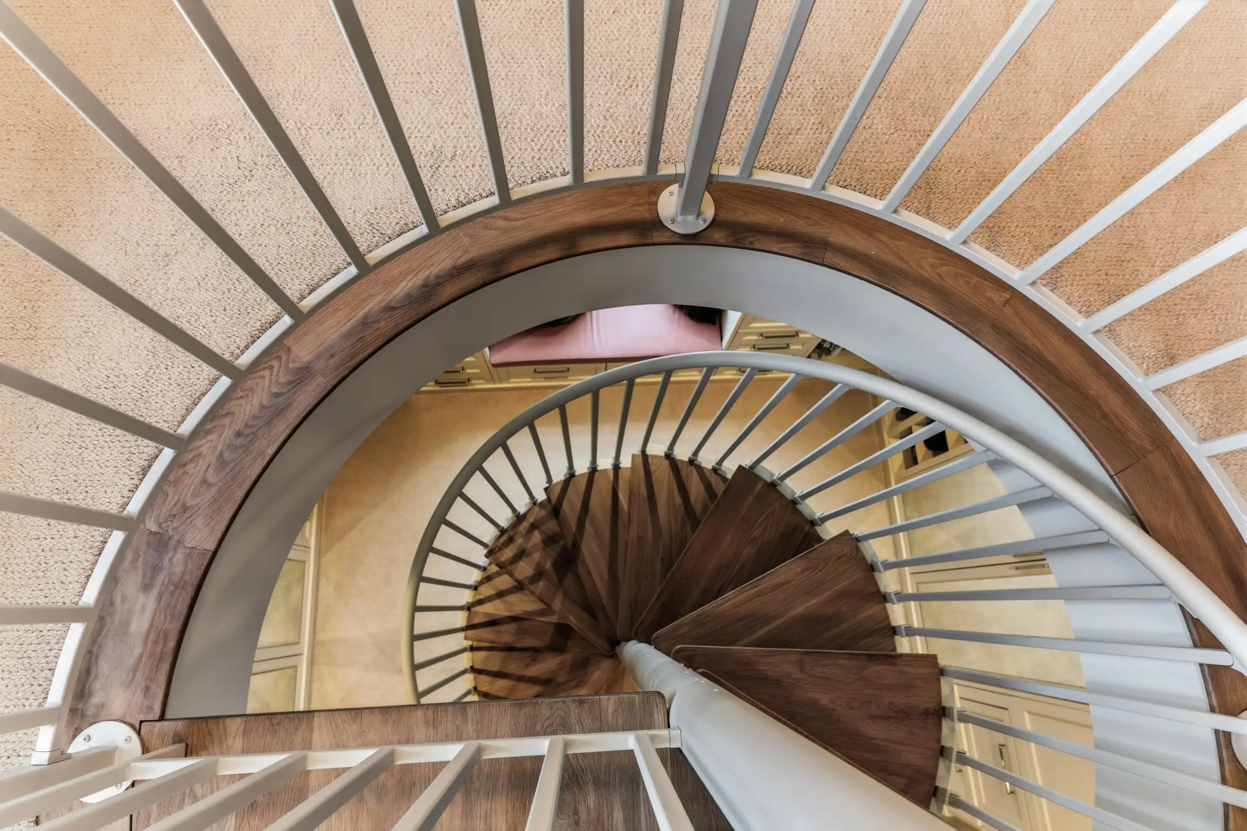 HommockInterior-31-Spiral staircase-06200