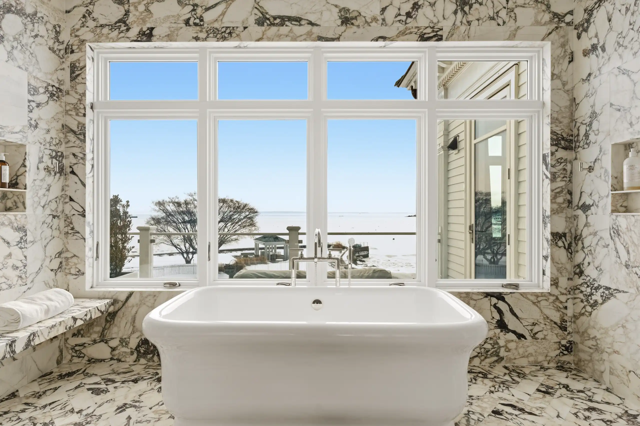 HommockInterior-34-Primary bath-06577