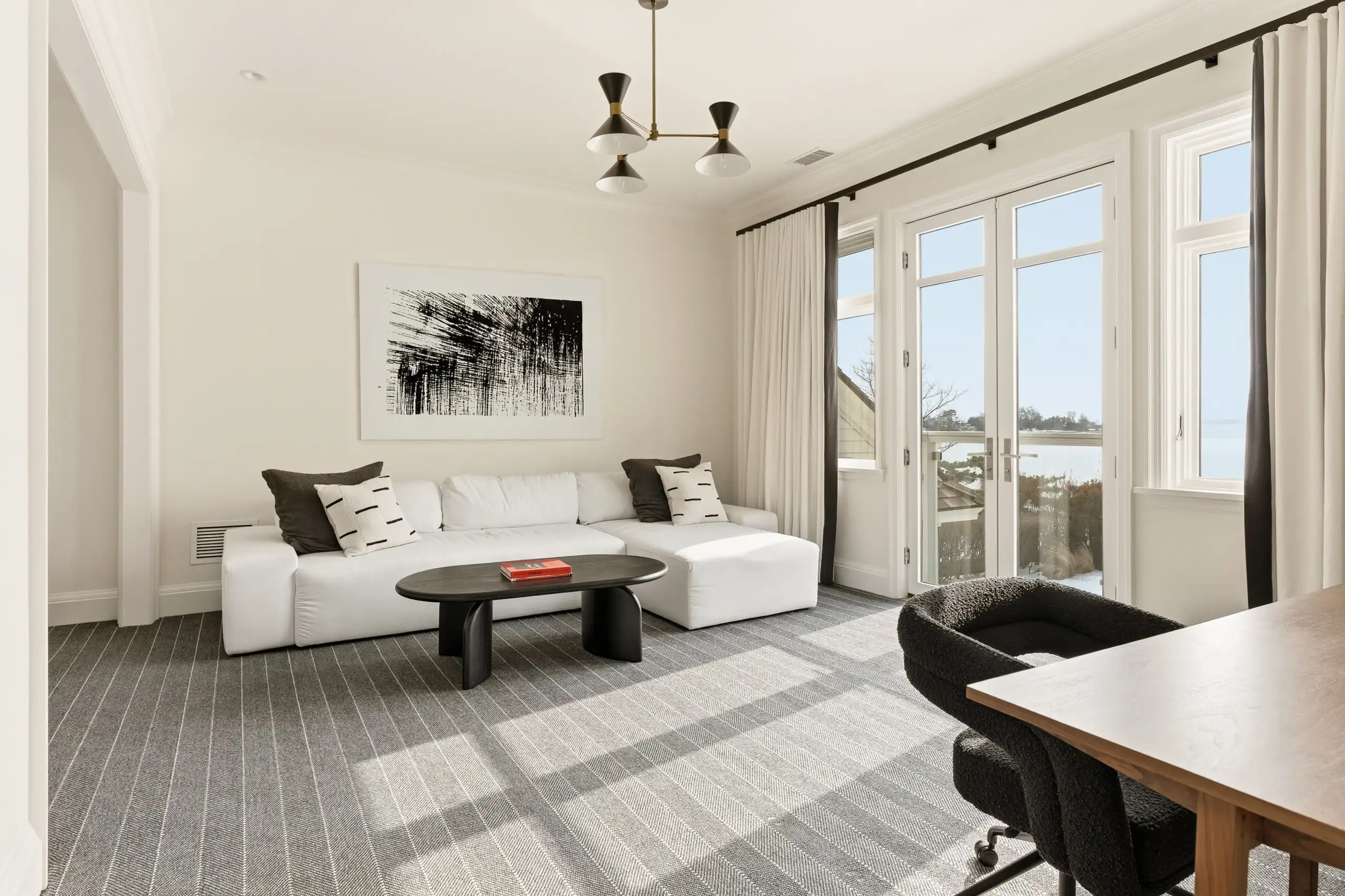 HommockInterior-V2Theo St Tropez art boys Bedroom with wall color edit-06392-painting