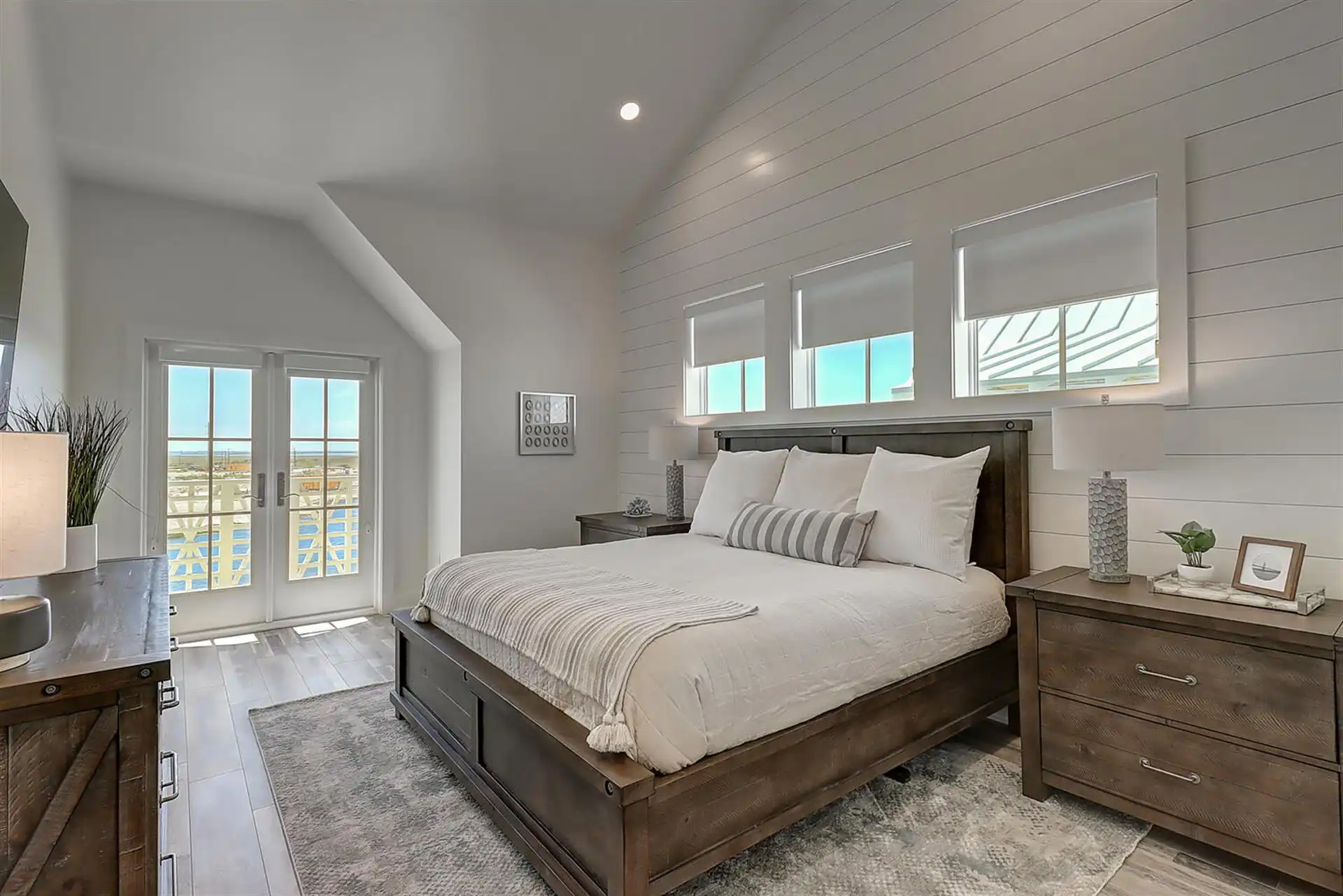 the great white master suite port aransas vacation rental