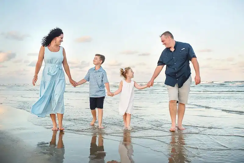 photo contest vanessa m. family on beach at cinnamon shore