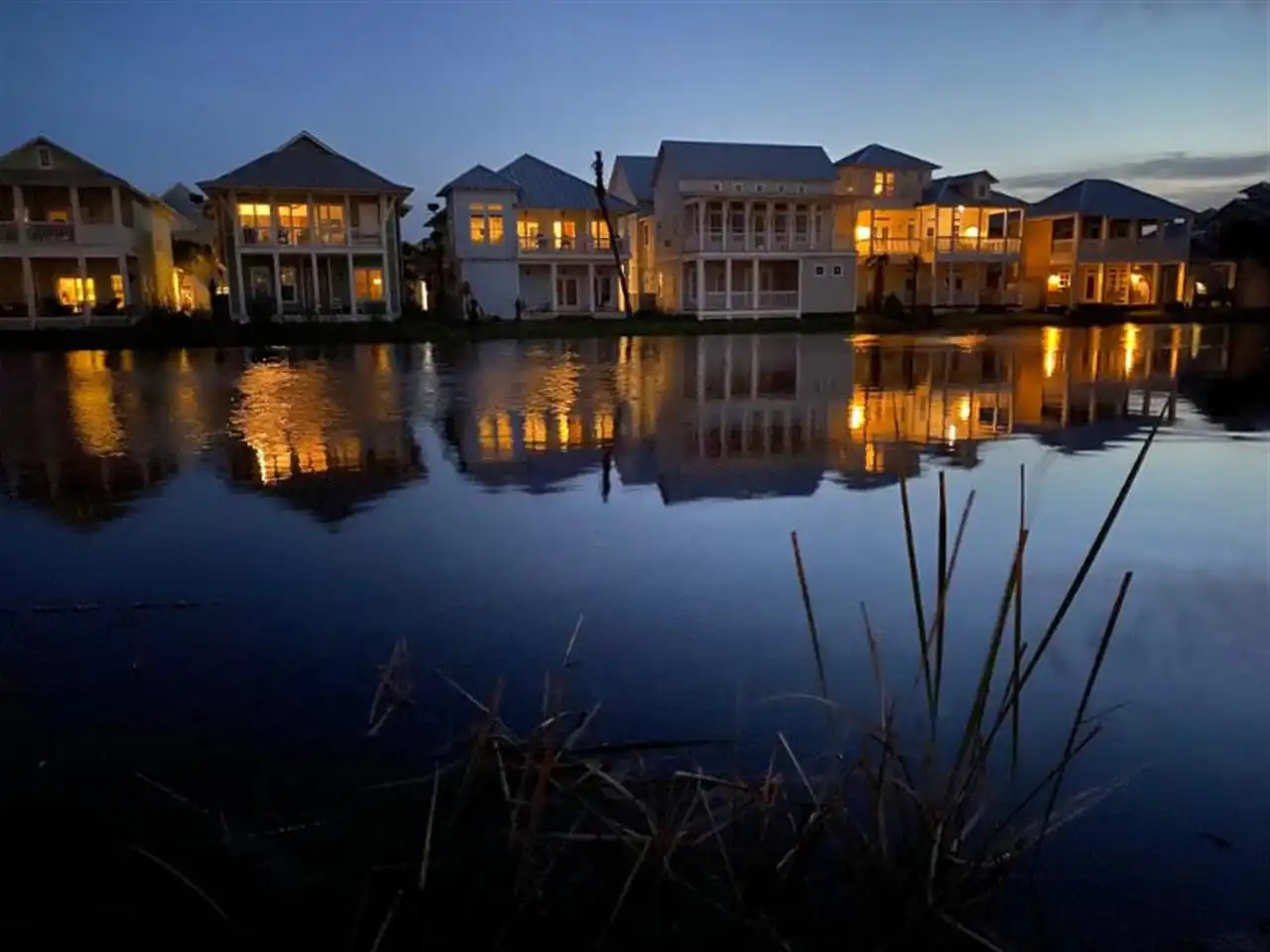 houses on lake