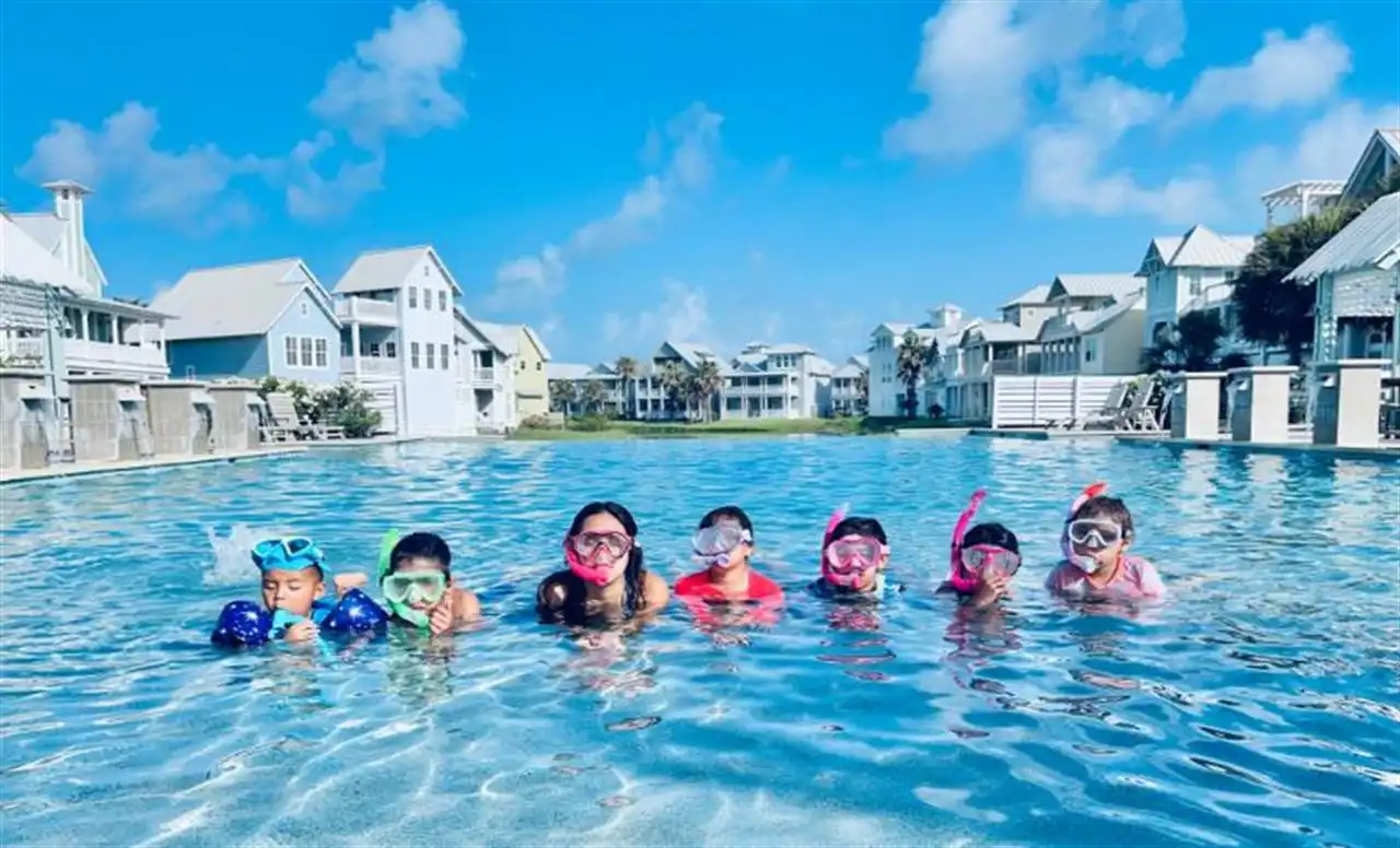 traditionphoto in same pool every year