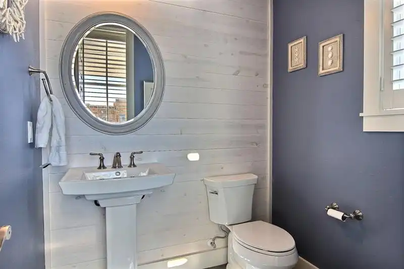 cinnamon shore bathroom whitewashed wall