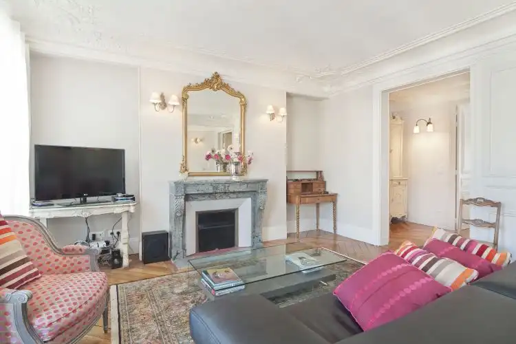 Paris pied à terre on rue des Martyrs