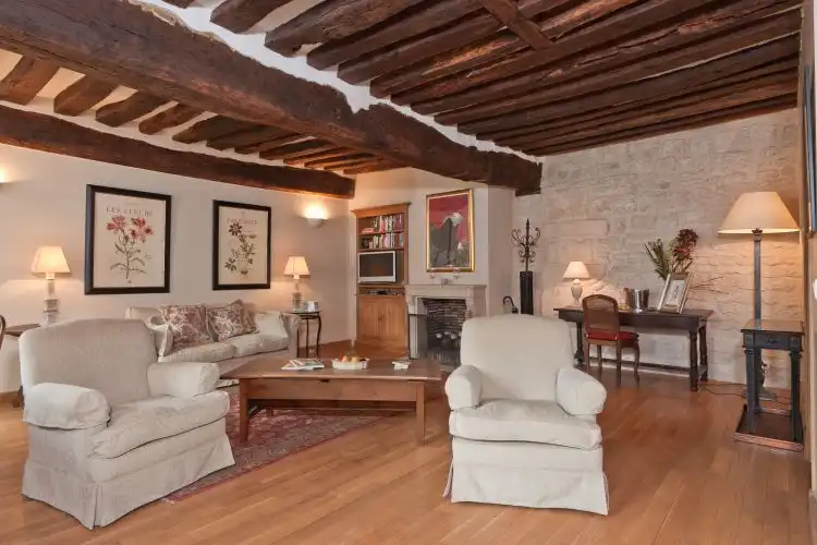 17th century apartment in the heart of Saint Germain des Pres