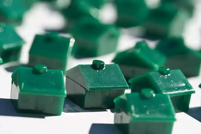 Can I obtain title insurance to cover my real estate purchase in France?